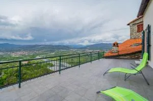 Comfy & Roomy Apt - View on the Ligurian Hills! - Fresonara