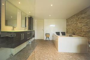 Villas Villa raffinee avec piscine a Aubagne - Jacuzzi inclus : photos des chambres