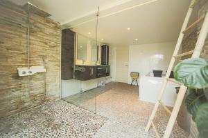 Villas Villa raffinee avec piscine a Aubagne - Jacuzzi inclus : photos des chambres