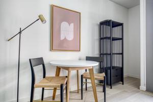 Pioneer Sq 1BR w WD Gym BBQ Sound view SEA-157