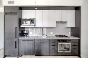 Pioneer Sq 1BR w WD Gym BBQ Sound view SEA-157