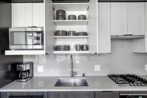 Pioneer Sq 1BR w WD Gym BBQ Sound view SEA-157