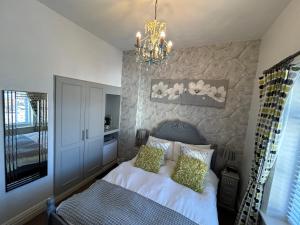 Small Double Room room in North Crest