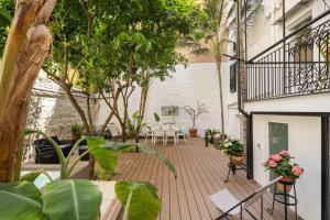 The Garden Boutique Apartment by DomuSicily