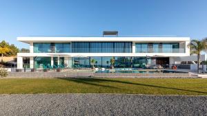 Aqualanis - Modern Mega Home with Pool Close to Algarve Beach
