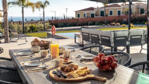 Aqualanis - Modern Mega Home with Pool Close to Algarve Beach