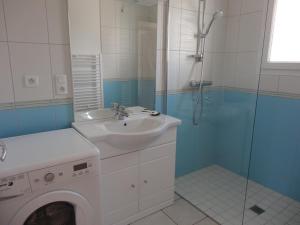 Villa spacieuse à 100m de la plage, 3 chambres, jardin, parfait pour famille! - FR-1-476-110