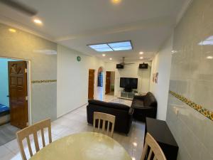 Happiness Homestay