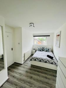 Allenby Walk Private Room in a 4 Bed Shared House