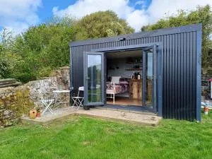 Rhubarb Hut, set in the beautiful Cornish Countryside - Porkellis