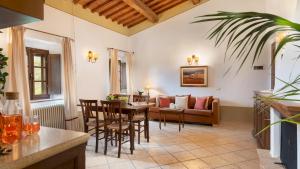 GUADO AL SOLE 26&4, Emma Villas