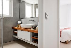 Elaia Luxury Selections Opal