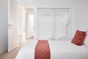 Elaia Luxury Selections Opal