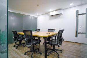 Saltstayz Express - Golf Course Road & DLF Phase-1