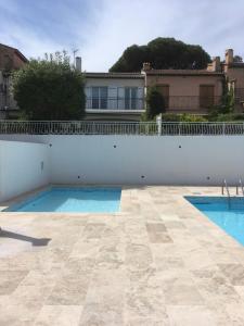 Maisons de vacances House in a luxury residence with swimming pool and : photos des chambres