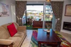 WATERFRONT 2 Bed Home with mooring at Knysna Quays