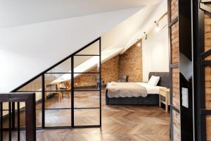 3 Bedroom Duplex Apartment next to the Gates of Dawn