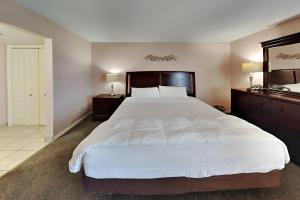 Edgewater Tower II 905