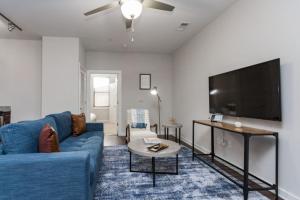 CozySuites Music Row Spacious 1BR with free parking 11