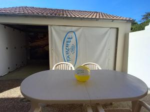 Appartements Appartement calme avec terrasse, garage, proche plage et marche - Saint-Jean-de-Monts - FR-1-323-145 : photos des chambres