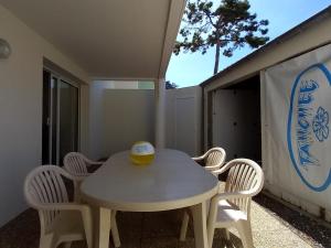 Appartement Calme avec Terrasse et Garage à Saint-Jean-de-Monts - FR-1-323-145