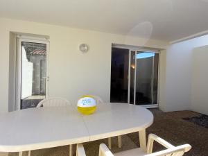 Appartements Appartement calme avec terrasse, garage, proche plage et marche - Saint-Jean-de-Monts - FR-1-323-145 : photos des chambres