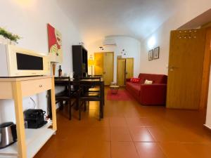 Évora City Break Apartment with Patio in the Historic Centre