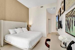 Upscale Ocean Front Condo With High Ceilings