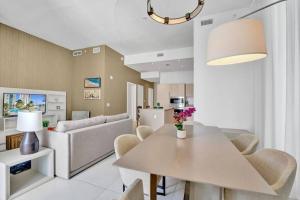 Upscale Ocean Front Condo With High Ceilings