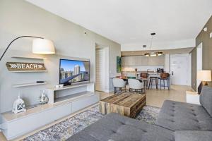 Chic 2BDR 2BA Water Front in Hyde Beach