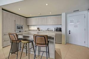 Chic 2BDR 2BA Water Front in Hyde Beach