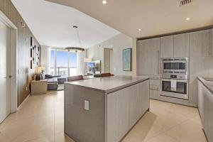 Chic 2BDR 2BA Water Front in Hyde Beach