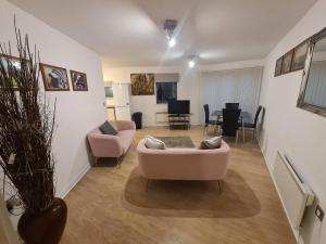 2 Bedroom 2 Bath Apartment, sleeps 4, Town Centre