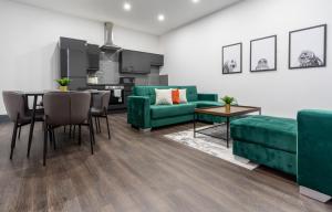 New Zealand House Apartments by Happy Days