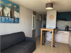 Appartement près de la plage avec balcon et parking privé - FR-1-336-69