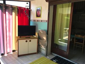 Pavillon avec piscine commune et jardin à 800m de la plage - FR-1-336-72