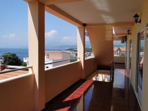 One-Bedroom Apartment with Balcony and Sea View room in Apartments and Studios Anicic