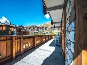 Appartement rénové dans chalet savoyard - proche des pistes, balcon, animaux admis - FR-1-502-355