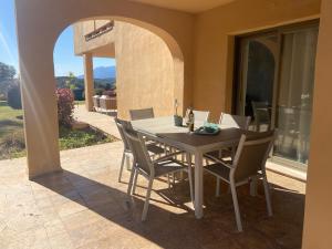 Wonderful 3-bedroom apartment with garden and amazing views Hacienda Senorio Cifuentes Marbella