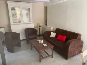 AUTUN Maison 4 chambres 7/9 pers - cour ombragée proche commerces - Curgy