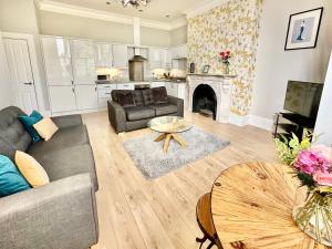 Moorgate View With Free On Street Parking