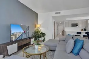 Stunning Beach Resort Large 4BR 3BA Condo 24 FL - Golden Isles