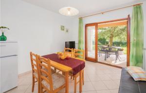 2 Bedroom Lovely Apartment In Labin 