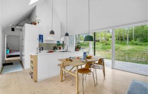 Awesome Home In Fårevejle With Kitchen