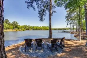 Lakefront Oconee Vacation Rental with Patio and Views! - Sparta