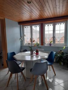 Appartements Gite Le Jardin de Hermolsheim. Alsace tres spacieux : photos des chambres