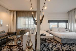 King Suite with Terrace and River View room in Holiday Inn Bydgoszcz an IHG Hotel