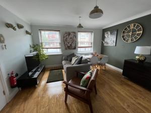 Ground floor apartment, central location with free parking