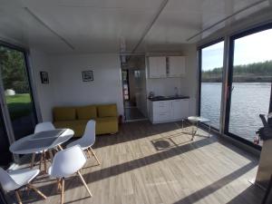 Houseboat apartament łódź Mazury