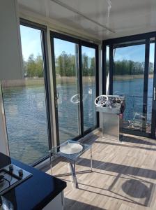 Houseboat apartament łódź Mazury